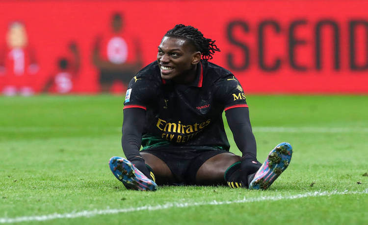 Барселона закинула удочку относительно звезды Милана