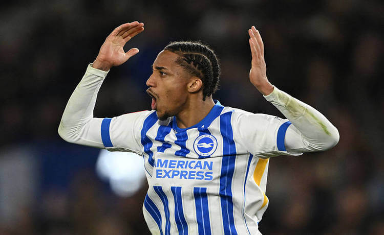 Английские гранды поборються за форварда Брайтона
