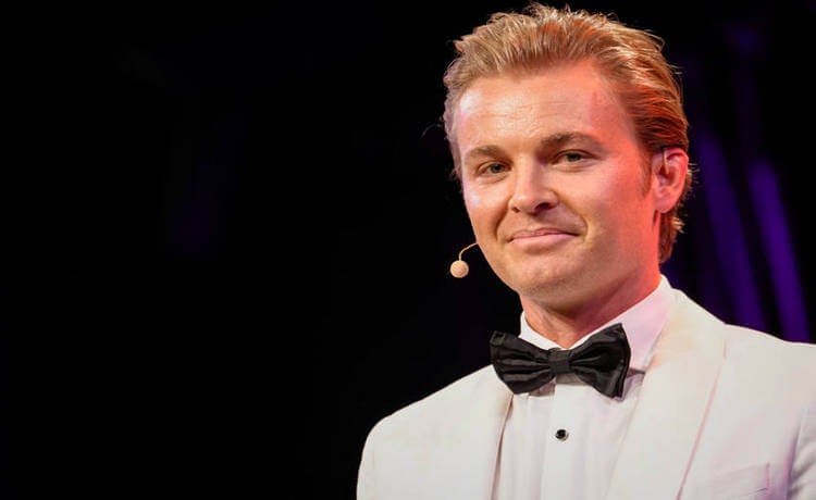 Экс-чемпион Формулы-1 обвинил Ферстаппена в мелочном протесте против Мерседес