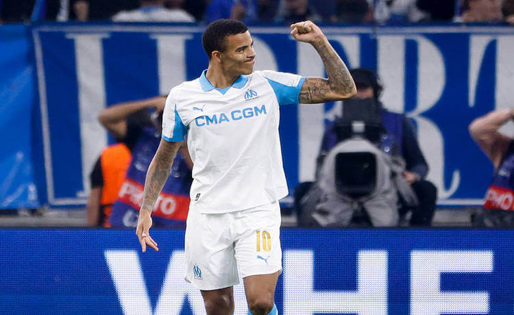 Скандальный нападающий Марселя повторил рекорд обладателя Золотого мяча