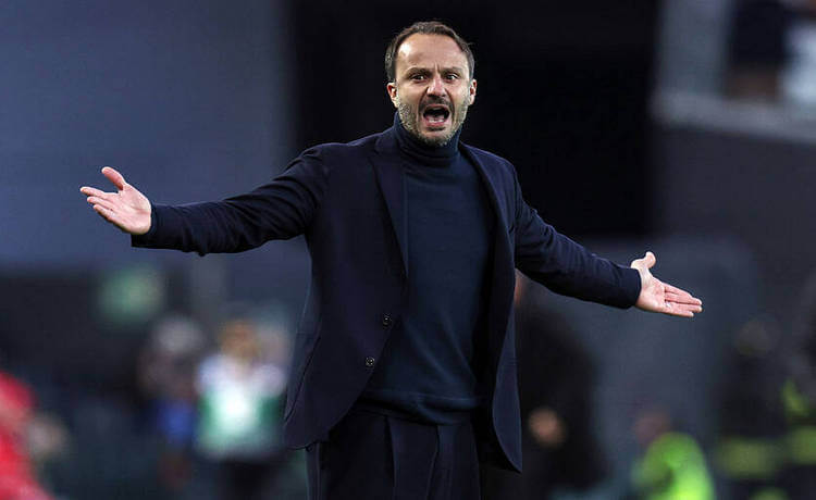 Аутсайдер Серии А распрощался с главным тренером